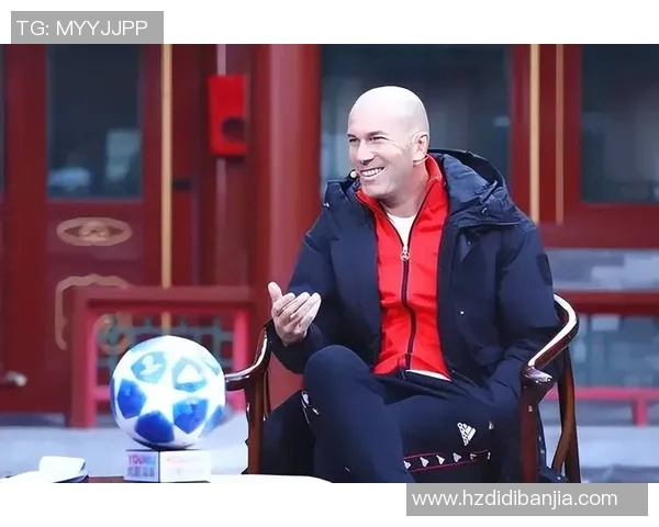 足球球星男孩穿搭潮流写真展现时尚品味与运动魅力